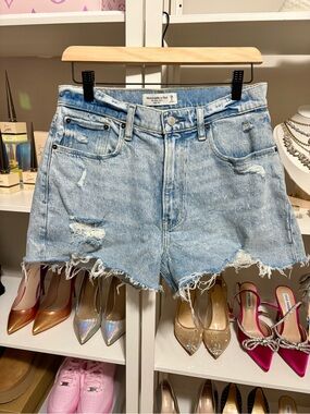 NWOT Abercrombie Light Wash High Rise Mom Distressed Denim Jean Shorts 28